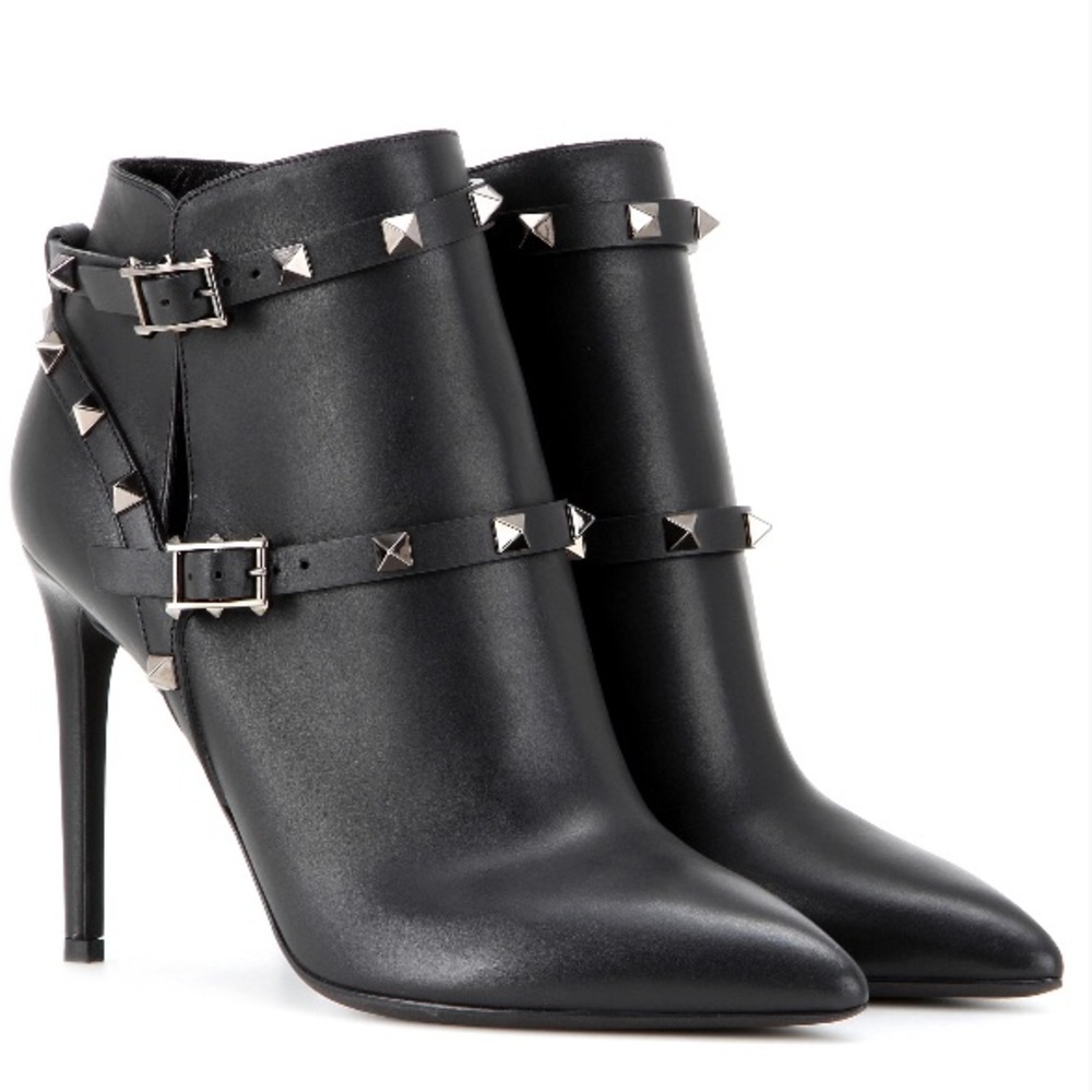 🎉HOST PICK🎉 Valentino Rockstud Noir Ankle Boots